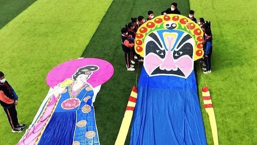 13米长的京剧脸谱风筝你见过吗？67岁“风筝大王”将传统手艺带入校园