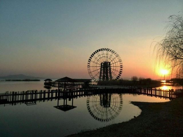 为什么美国可以制裁其他国家,而其他国家只能