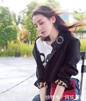 迪丽热巴关晓彤同穿蛋糕裙,一个美如少女一个