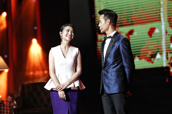 15：30视频直播栗坤专访 看她回应各种争议