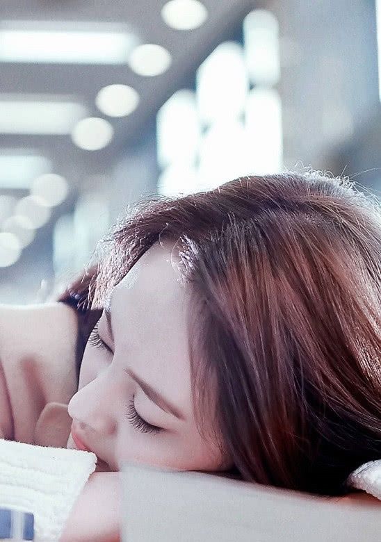 郑爽参加综艺接受采访,正面回应和张翰分手后