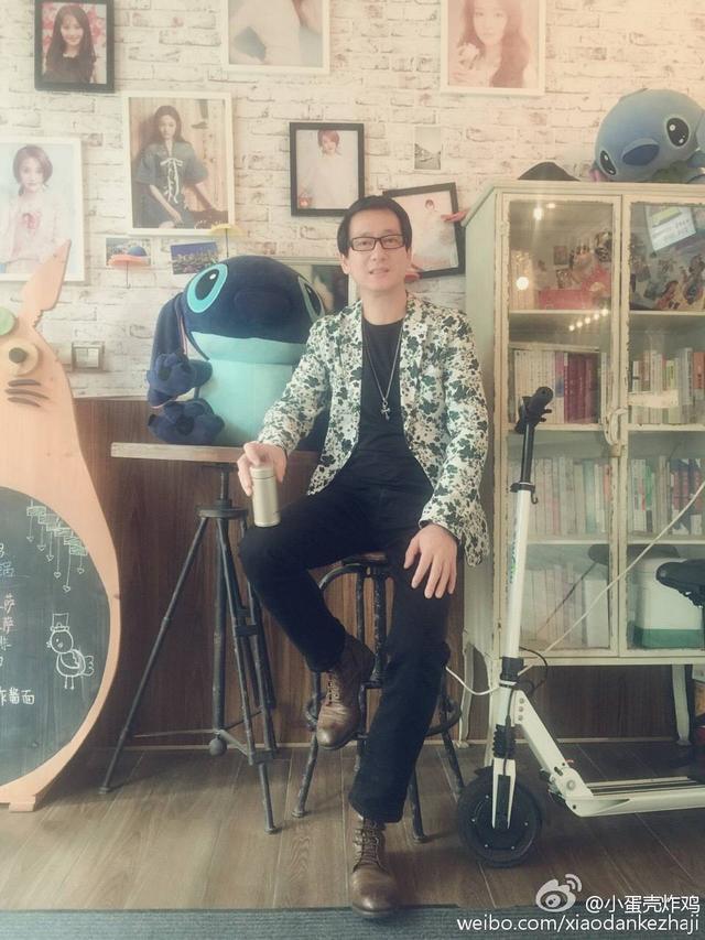 杨幂父亲八块腹肌不显老,敢于和女婿刘恺威PK