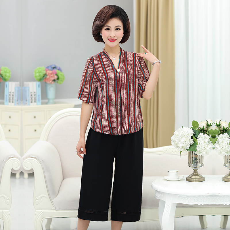 整体更给人气场强大的感觉,让女性魅力尽情绽