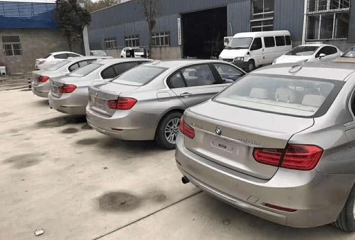 实拍大批17款宝马3系库存车,外观内饰都很新,打七折没人要