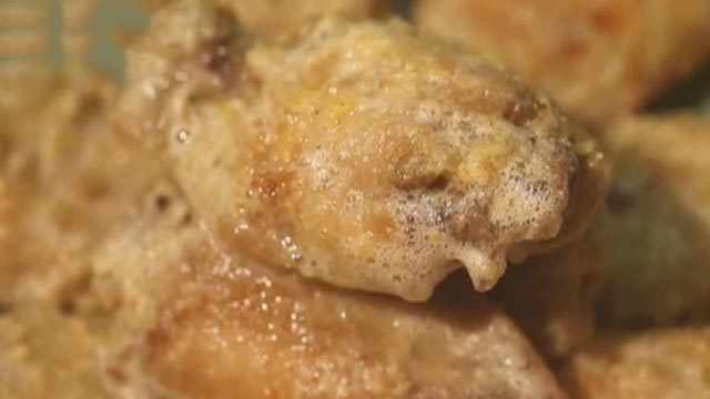 《快乐生活一点通》20171101咸蛋黄焗鸡翅