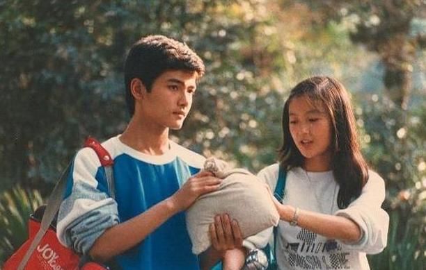 他15岁红遍全国,曾经穷到摆摊站台,为子女退出