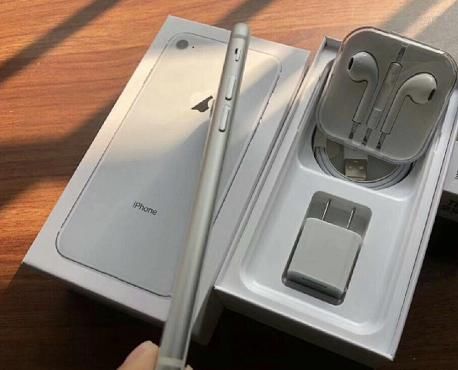 网友1800元买的iPhone8,看到耳机包装我笑了