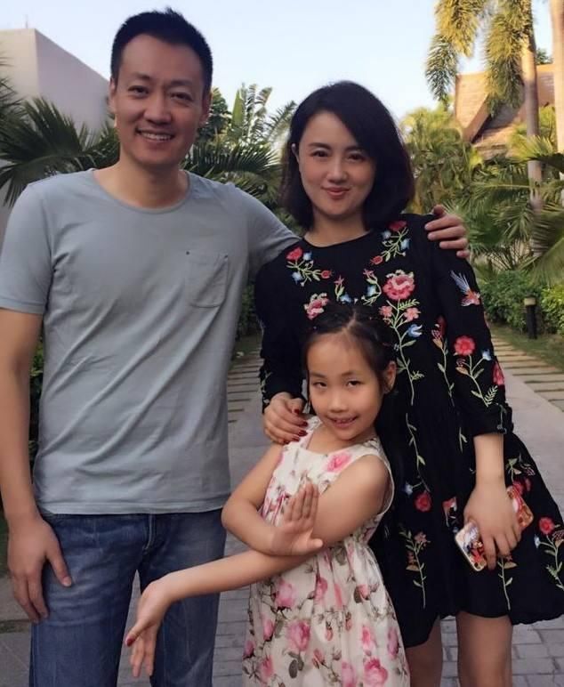 她是冯女郎,为生子弃演《潜伏》不后悔,嫁初恋恩爱24年无绯闻