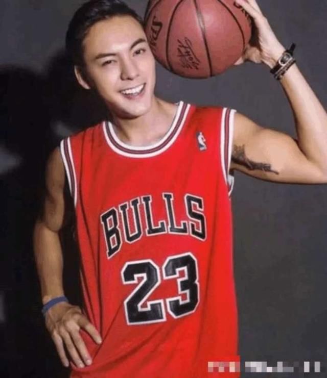 明星点外卖会用什么名字?陈伟霆变女士,迪丽热