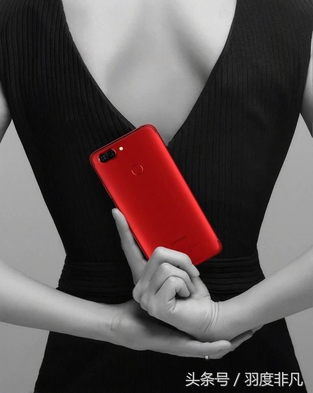 MOTO超薄RAZR4概念机现身,折叠柔性屏加持