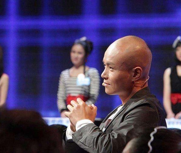 20岁当爸爸却离了三次婚,拥吻谢娜遭众怒,如今