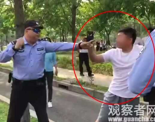 教科书式执法征服网友上海警察这段执法视频火