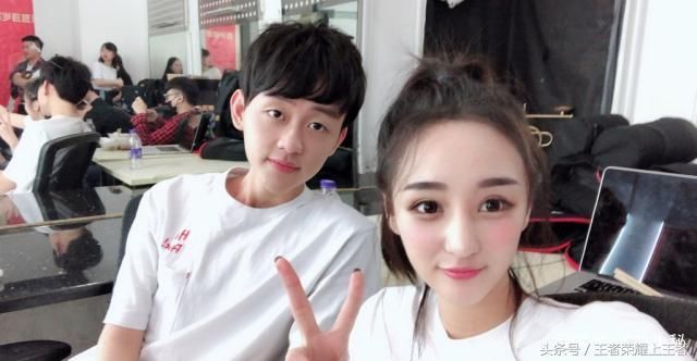 UZI称电竞是非常自私的,为了小明,只能放弃女友