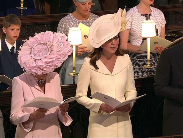 凯特王妃现身婚礼现场中规中矩，夏洛特小公主美美抢镜