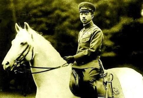 二战时日本鬼子为天皇而战,天皇权利真的无限