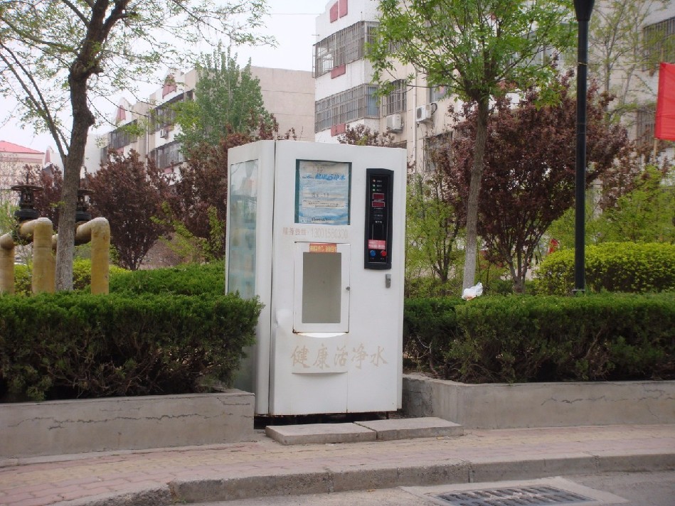 近年来,这样的直饮水机越来越多的出现在成都各大小区.