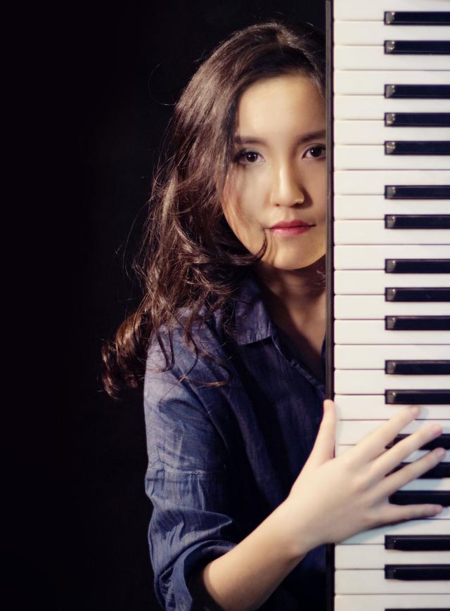 中国女莫扎特——记98后钢琴家赖熠婷 中国女莫扎特——记98后钢琴家赖熠婷