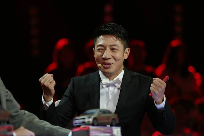 撒贝宁为选手加油