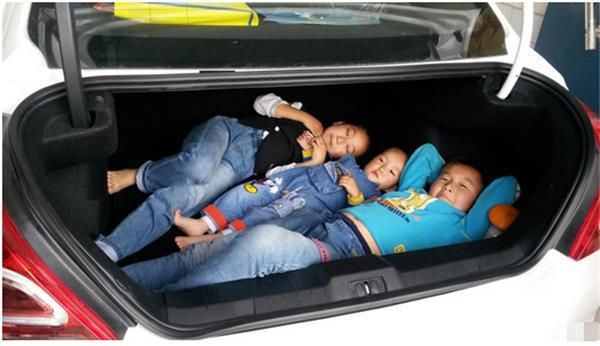 5座私家车坐4个大人带2个小孩算超载吗?不清