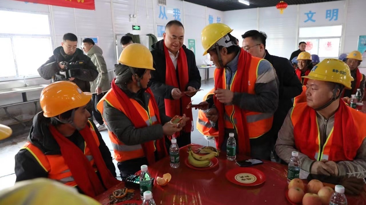 工地上过大年！新春团拜活动为留守工友送温暖