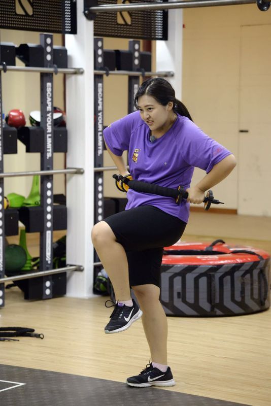 更别提和力大如牛的296斤胖子吴菲菲比邻练习,李佳媛丝毫未逊色半分