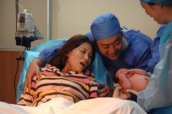 曾演李云龙兄弟走红,患抑郁症老婆不离不弃,如今37岁获得影帝