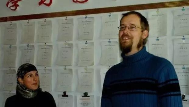 小崔爆料:他是美国人,在中国工作24年从来不交