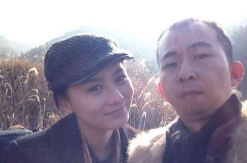 身高只有1米6的导演,身价近十亿,开30万车,娶了