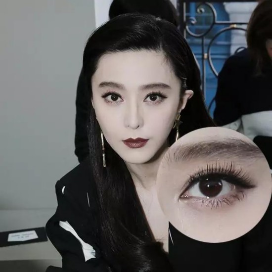 像范爷一样眼睛很完美的女明星们有时也会画开眼角妆,以此来提升整个