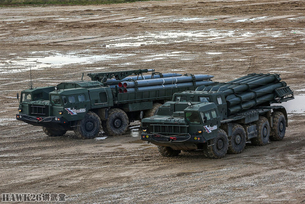 300毫米多管火箭炮。