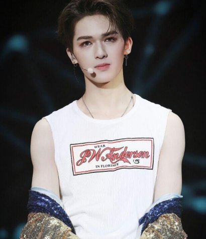justin黄明昊:我卸妆了,小鬼:我也卸妆了,朱正廷:我就没化妆