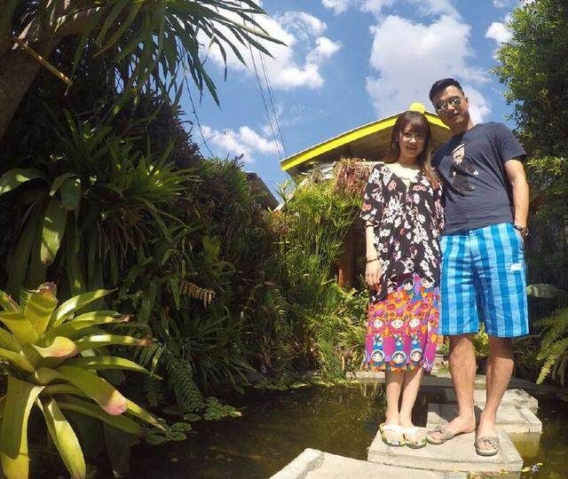 国足白斩鸡事件再升级!豪车开着美女抱着,难怪