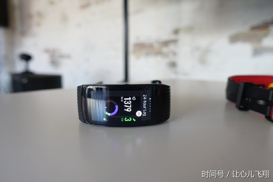 厉害了!三星怒推新款手表、手环和无线耳机:全