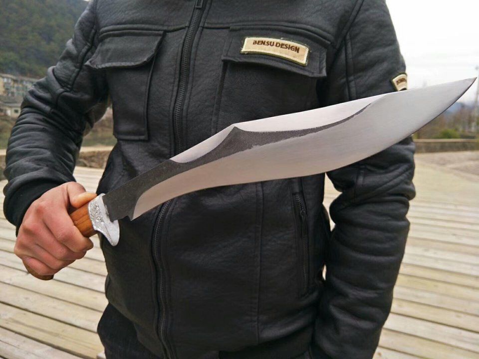 世界名刀尼泊尔弯刀,最符合力学原理冷兵器,雇