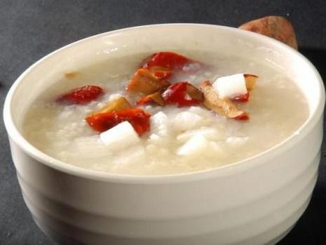 纤小闲:去除湿气的4个食疗偏方,最适合夏季有