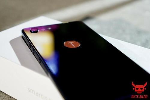 锤子科技夏末发新机坚果Pro2S 双系统无限屏