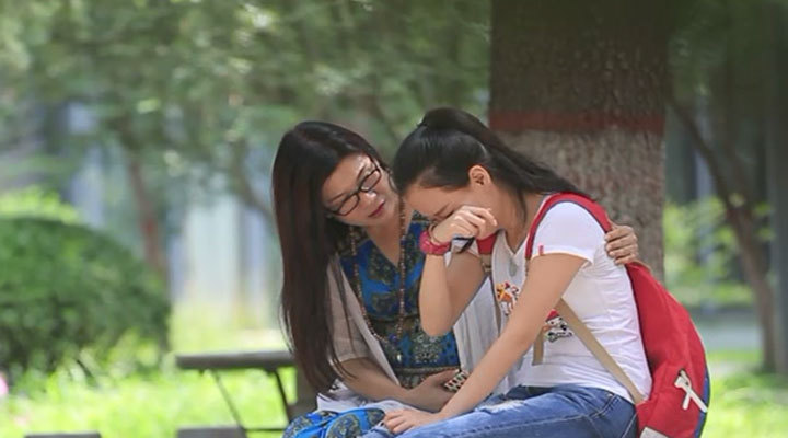 《街角的拥抱》——公益宣传片好作品 《街角的拥抱》——公益宣传片好作品