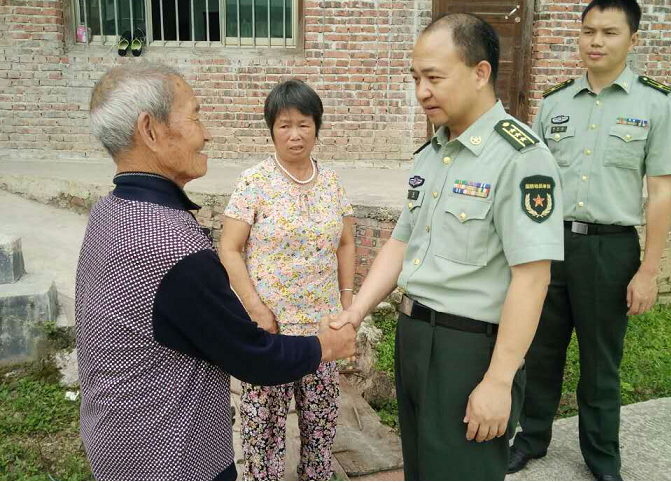 新邵县人武部部长罗臣督导2017年迎光乡 征兵