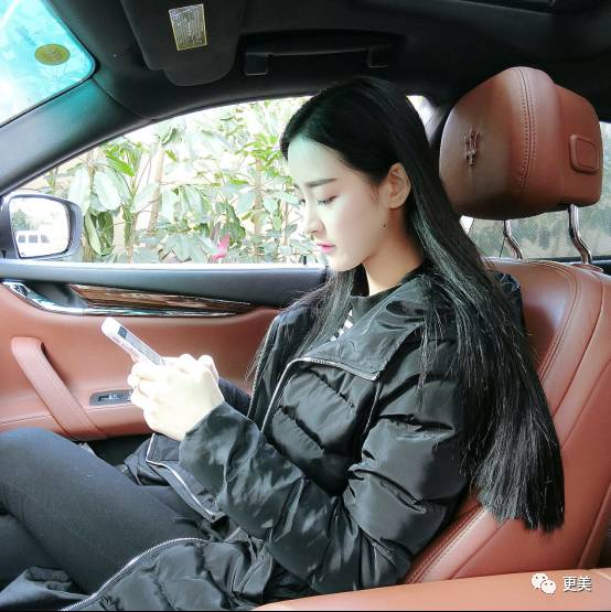 也是快手妹纸普遍走的小清新小可爱的甜美风~跟许多网红一样,蔡家悦