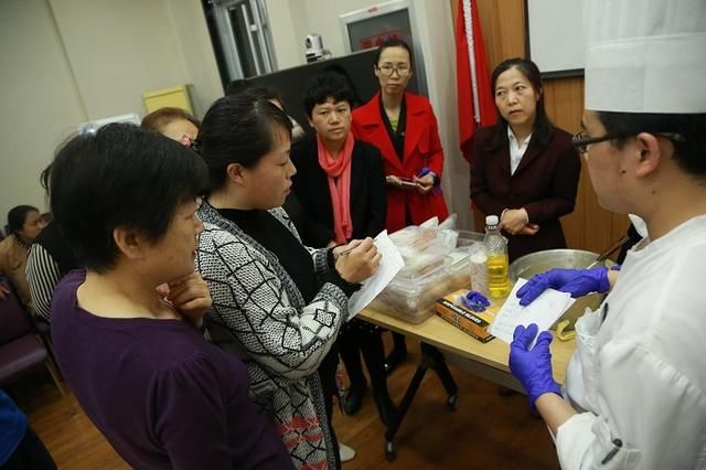 忘初心回馈社会 潍坊富力铂尔曼酒店521义工活