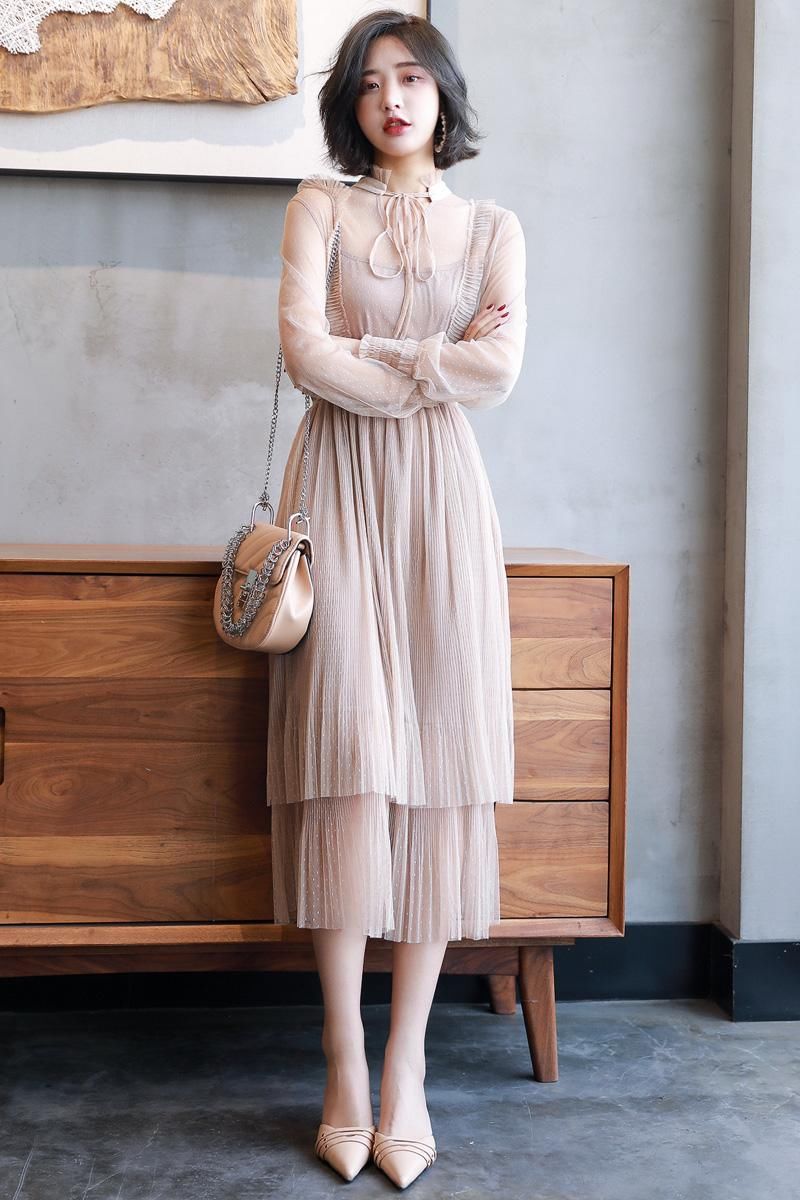 女人要时尚靓丽太简单,巨流行的裙装加持,你就能美到骨子里