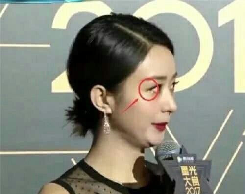 零下女星走红毯关晓彤风中凌乱赵丽颖被冻哭