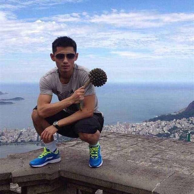 张继科年收入6000万,父亲竟然穿这么便宜的鞋