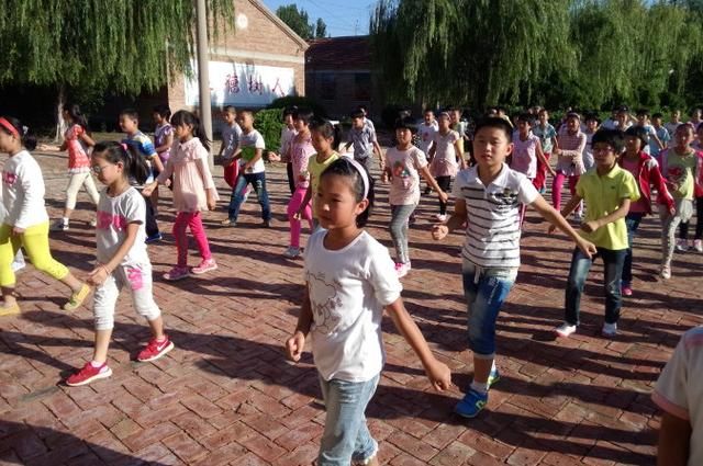 开学第三天,无奈退出家长群,网友:不要让家长群