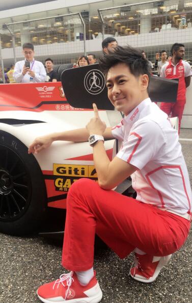 身为总统慢跑鞋品牌形象代言人,同时任平坐车队经理的林志颖,连续三站