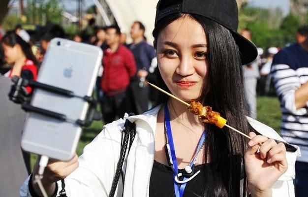 为什么现在90后、00后都喜欢玩快手抖音?