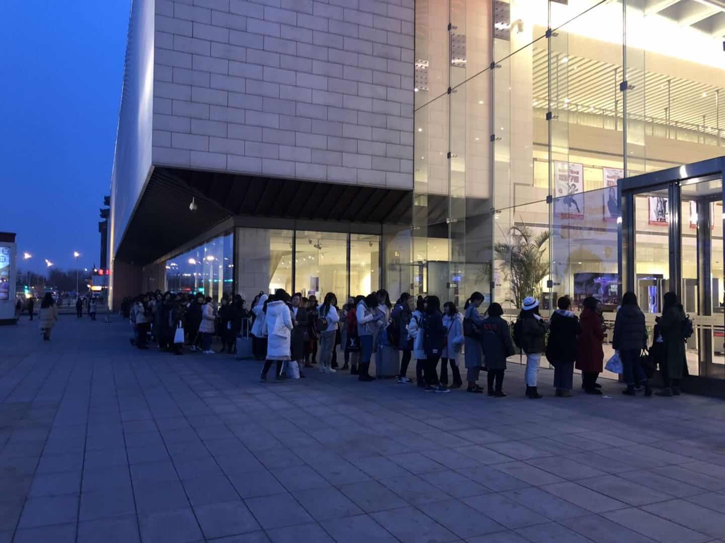 00剧场门口.新京报记者刘臻 摄