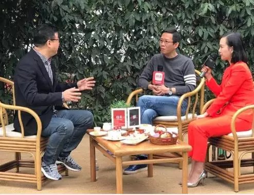 人不如猪狗!丁磊的猪、王思聪的狗，比比谁更壕?