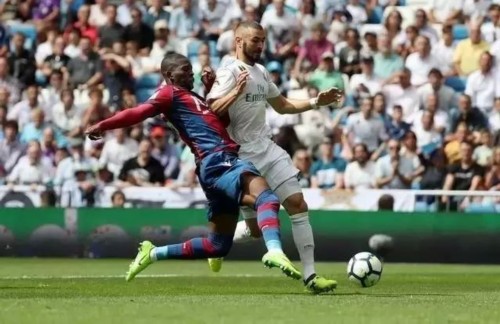 大冷门!本泽马伤退马塞洛染红:皇马1-1莱万特