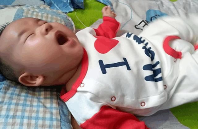 1岁宝宝吃苹果肚子痛,送到医院,医生说感染了